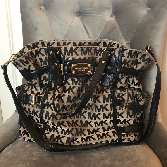 Michael Kors Handbags - ❗️Sold❗️Michael Kors Purse Traditional MK Print